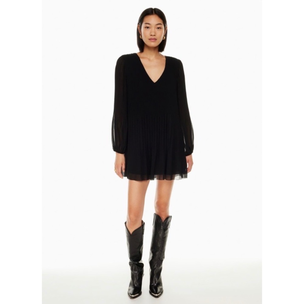 Wilfred Daydreamer V-Neck Dress Women Large Black Pleated Aritzia Ethereal LBD
